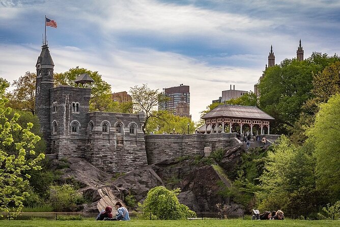 First Class Central Park Tour – Iconic Views & VIP Photo Moments - Family classics and big-story statues: Carousel, Chess, Dairy House, Zoo, and Balto