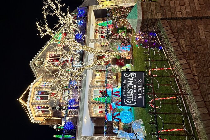 French Christmas Tour in Brooklyn - A Brooklyn Christmas Route: Dumbo Sunset to Dyker Heights Lights