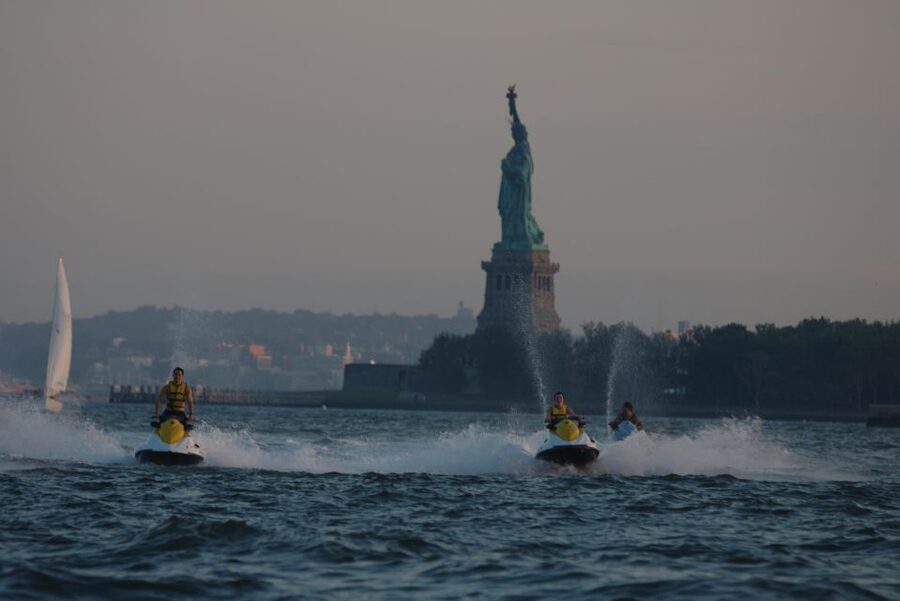 From Jersey City: Manhattan Jet Ski Tour - Getting to the Marina: Ferry Timing and Winter Gear
