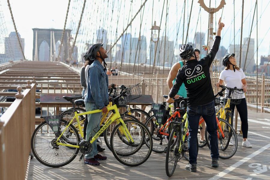 From Manhattan: 2-Hour Brooklyn Bridge Sightseeing Bike Tour - Manhattan Bridge photo moment: a quick contrast with a second famous span