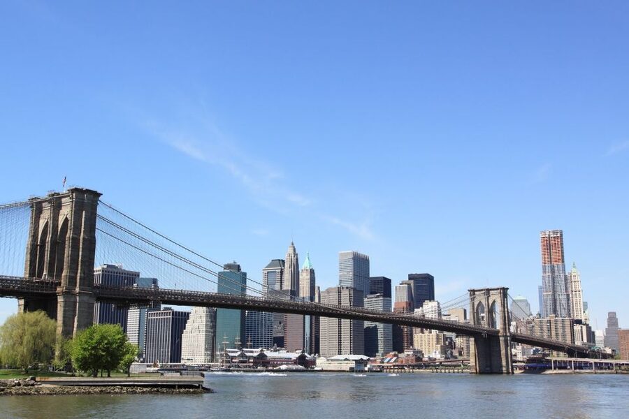 From Manhattan: 2-Hour Brooklyn Bridge Sightseeing Bike Tour - The uphill City Hall district moment (and why it feels like a mini payoff)