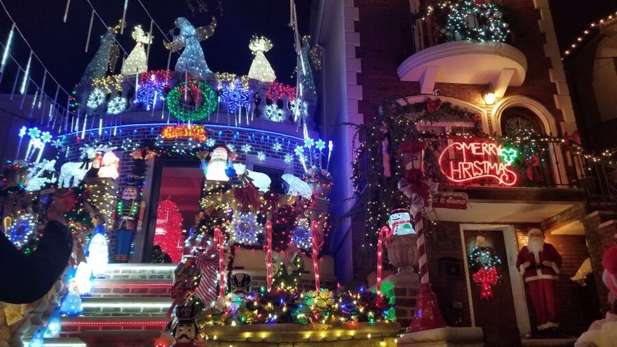 From Manhattan: 4-Hour Brooklyn Christmas Magic Tour - Getting started at the Hope Sculpture in Midtown