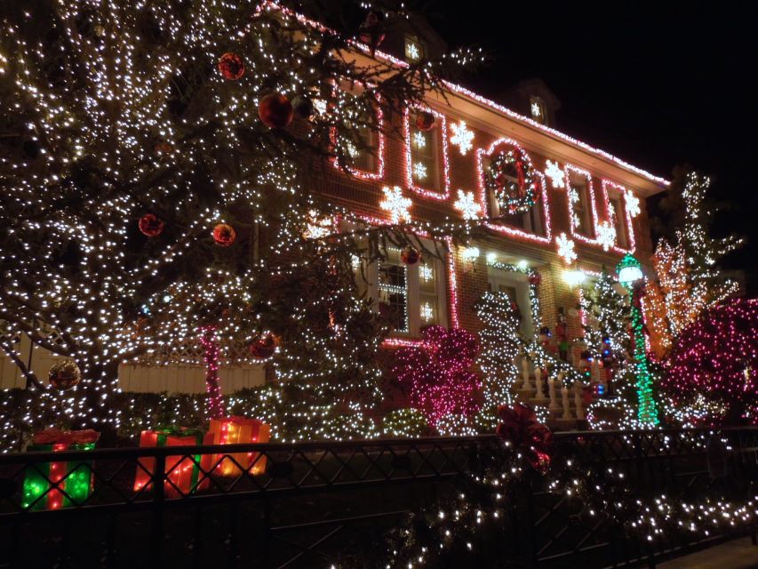 From Manhattan: 4-Hour Christmas Lights Luxury Bus Tour - Crossing into Brooklyn and finding Dyker Heights fast