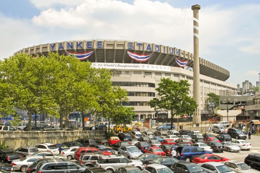 From Manhattan: Bronx, Queens and Brooklyn Half-Day Tour - Guides Make the Difference: Energy, Storytelling, and Seat Location