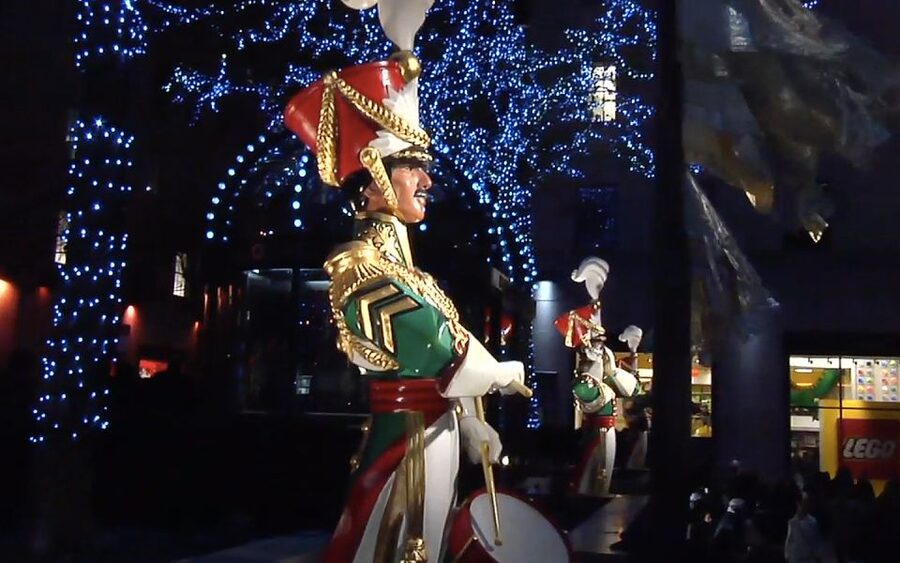 From Manhattan: Dyker Heights Lights & Skyline Tour - Dyker Heights Christmas Lights: The Guided Walk That Makes It Click