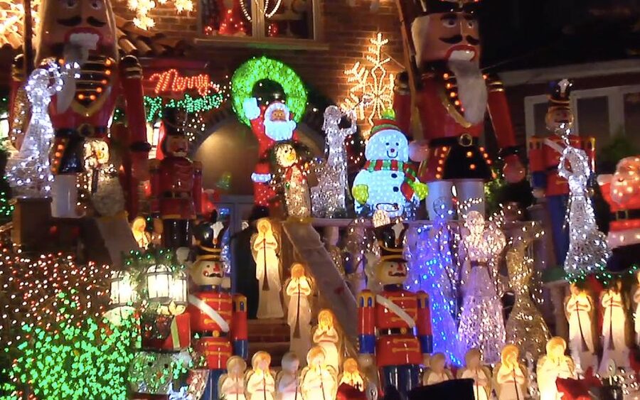 From Manhattan: Dyker Heights Lights & Skyline Tour - Bay Ridge Warm-Up: A Fast Photo Window and a Neighborhood Taste