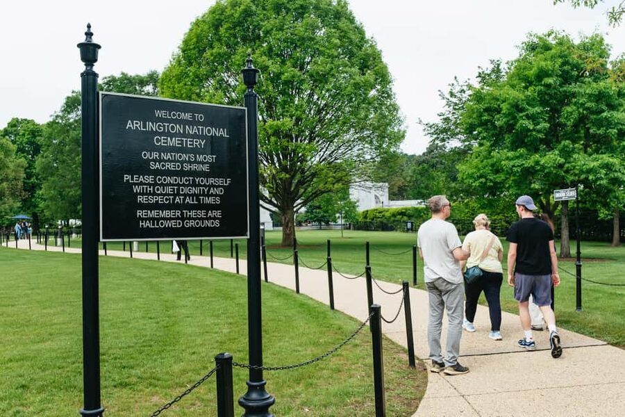 From Manhattan or New Jersey: Washington DC in a Day Tour - Arlington National Cemetery: a guided walk with big emotion