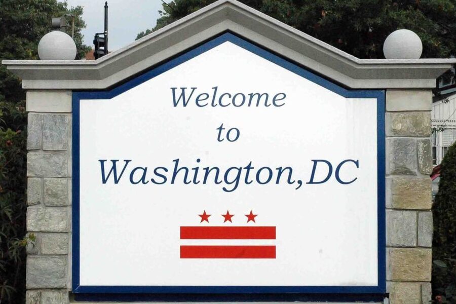 From NYC: Guided Day Trip to Washington DC by Van or Bus - White House gardens, Pennsylvania Avenue, and Capitol photos without touring the whole complex