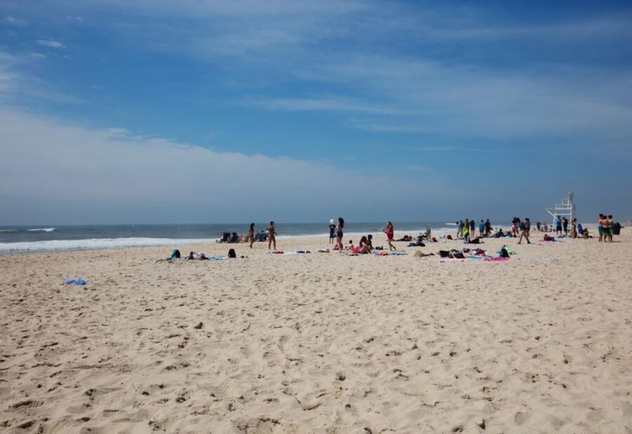 From NYC: Hamptons, Sag Harbor, and Outlet Shopping Day Trip - A Complimentary Wine Tasting Stop in Southampton (21+)