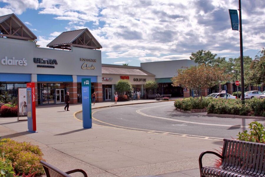 From NYC: Hamptons, Sag Harbor, and Outlet Shopping Day Trip - Tanger Outlets With Coupons: How to Shop Without Losing Your Day