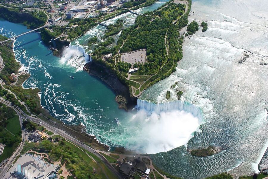 From NYC: Niagara Falls Full-Day Tour with Maid of the Mist - Where the guide really helps: timing, photo stops, and group control