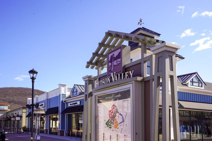 From NYC: Woodbury Common Premium Outlets Shopping Tour - Timing and Lines: The Big Outlet Reality Check