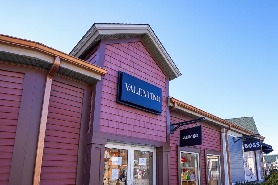 From NYC: Woodbury Common Premium Outlets Shopping Tour - Comfort on the Ride: What the Bus Gets Right