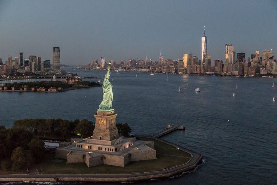 From Westchester: NYC Private Helicopter Tour for Couples - The skyline route: what you’ll see over Manhattan