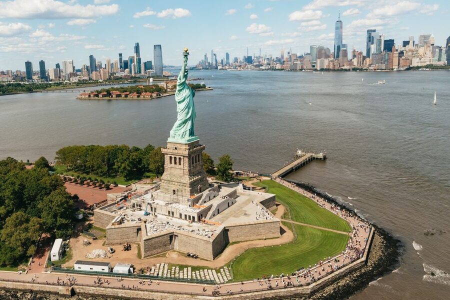 From Westchester: Private NYC Helicopter Tour for 2-6 People - The flight pattern: Yankee Stadium to Manhattan icons
