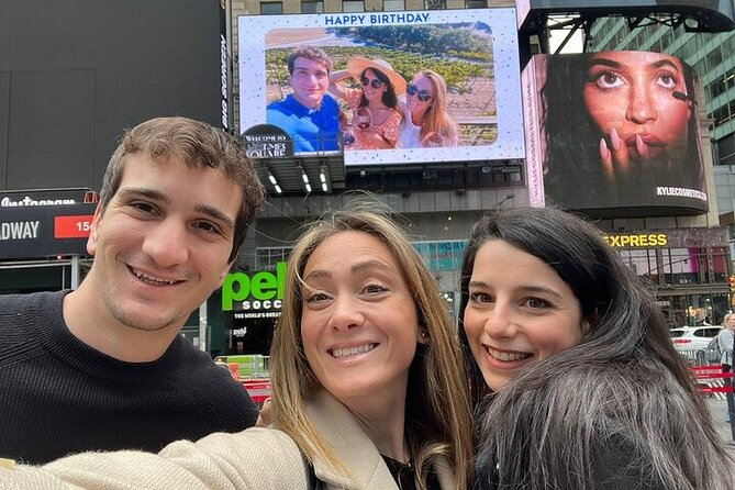 Get Your 15 Seconds of Fame on a Times Square Billboard in NYC! - Timing in real life: the “every hour” schedule