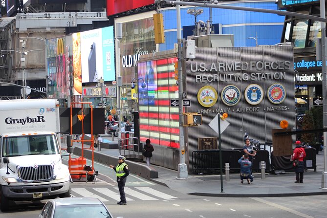 Gray Line New York Fully Guided 5 Hour Sightseeing Tour - The real goal of this 5-hour Manhattan highlights tour