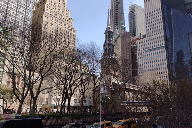 Gray Line New York Fully Guided 5 Hour Sightseeing Tour - Chelsea Market: quick 15 minutes for food and supplies