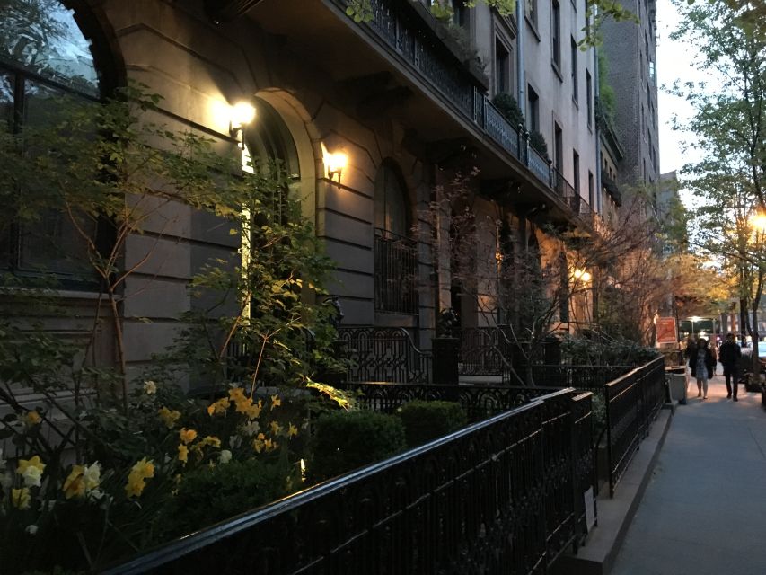 Greenwich Village Ghost Tour - Meeting at 385 6th Avenue: Get Your Bearings Fast