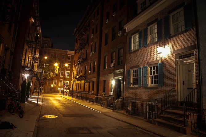 Greenwich Village Group Haunted Ghost Tour, in NYC - What Makes the Best Nights Work: Guides, Humor, and Asking Questions