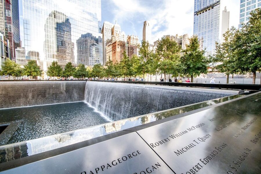Ground Zero 9/11 Memorial Tour & Optional 9/11 Museum Ticket - The quick Oculus orientation that saves you from wandering