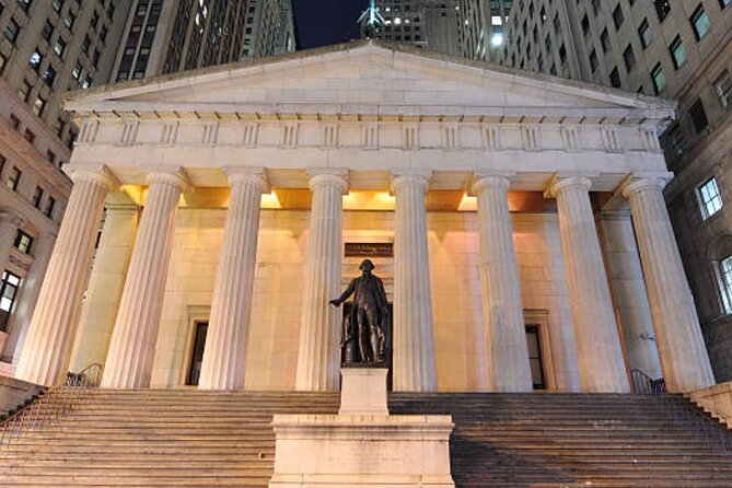 Guided Tour (with Audio) Hamilton Musical in Lower Manhattan NYC - Bowling Green: Mad King George III and Evacuation Day (Stop 1)