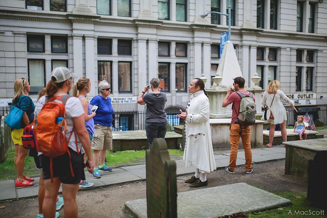 Hamilton Live! Walking Tour in lower Manhattan - The colonial core around City Hall Park: where politics turns into place