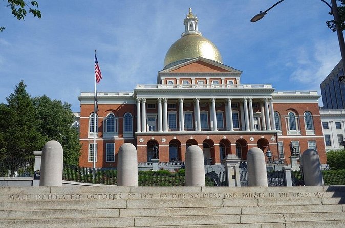Harvard University and Boston City Tour from Manhattan - The Cheers connection, Public Garden, and Back Bay on Commonwealth Ave