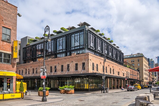 High Line, Chelsea and Hudson Yards Tour with Edge Entry Option - Chelsea Market, quick tastes and practical shopping time