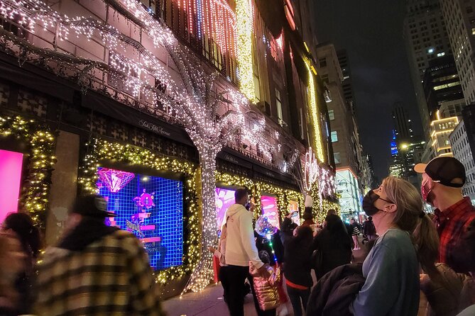 Holiday Lights Extravaganza Walking Tour - Your guide is the product, and it shows in how the tour moves