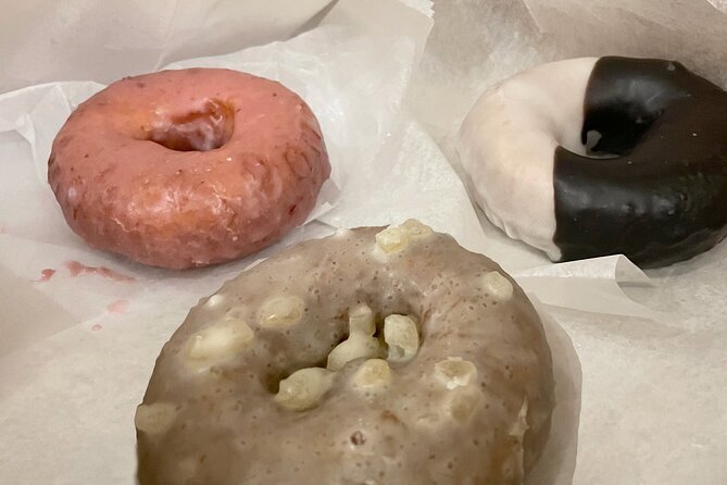 Iconic NYC Breakfast Food & Landmark Tour: Coffee, Bagel, Donut + - Rockefeller Center and the Today Show Plaza: Buildings You Recognize