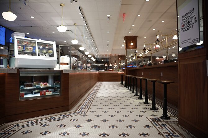 Live Show in the Heart of Times Square — Inside Classic NYC Deli - A classic deli dinner show in the thick of Times Square