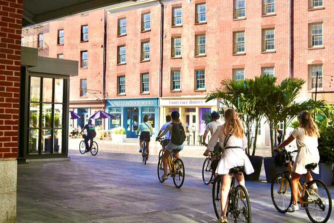 Lower Manhattan and Brooklyn Bridge Guided Fiets Tour (Dutch) - Stop 2, City Hall area: a classic Manhattan anchor near your start