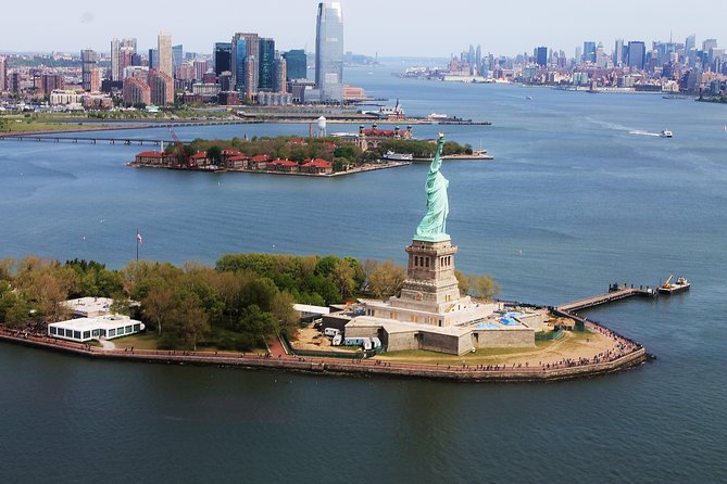 Lower Manhattan Tour with Statue of Liberty View - World Trade Center area walking: what to notice while you’re close