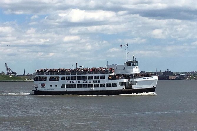 Lower Manhattan Tour with Statue of Liberty View - Guide quality is the difference between seeing and understanding