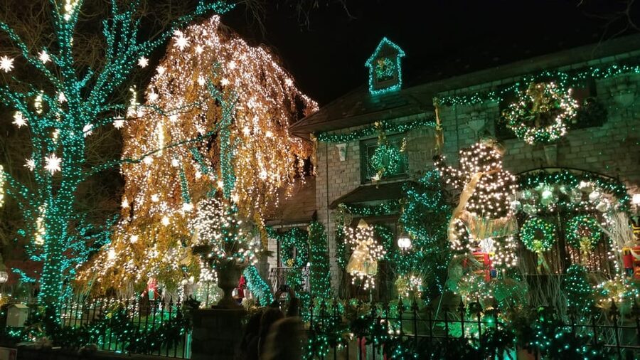 Magnificent Christmas Lights Tour of Dyker Heights Brooklyn - Guides Make the Difference, Especially During Christmas Traffic