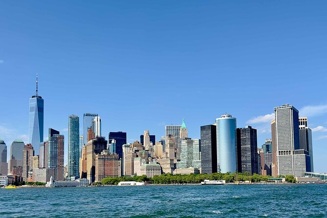 Manhattan Architecture Yacht Cruise - Photo and Sightline Payoff: Liberty, Roosevelt Island, Chrysler and One World Trade Center
