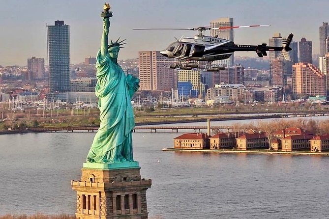 Manhattan Sky Tour: New York Helicopter Flight - Getting to the Downtown Manhattan Heliport at Pier 6