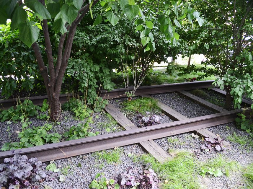 Meatpacking District: Chelsea Market and The Highline Tour - Walking the High Line: rail spur to park, with weather-aware access