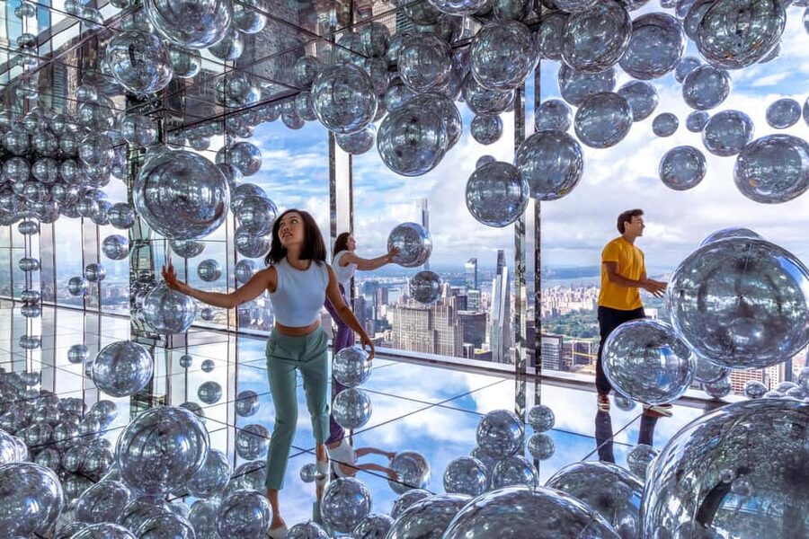 Midtown Manhattan Guided Tour w/ SUMMIT One Vanderbilt Entry - Radio City Music Hall: Art Deco drama, fast photo stop