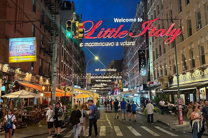 Mom and Pop Food Tour in Chinatown and Little Italy - Chinatown and Doyers Street: the painted-street feeling