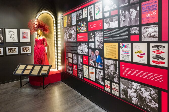 Museum of Broadway - Entering the exhibits: how the museum guides your attention