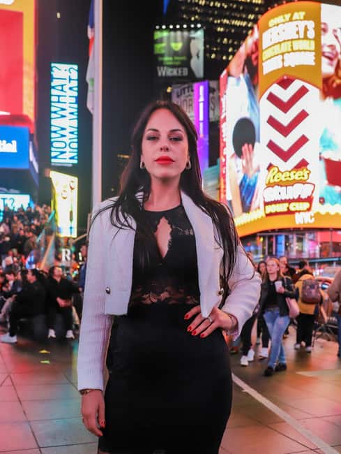 New York: 1-hour Photoshoot in Iconic Locations - Media delivery: unedited links, edited picks, and video extras