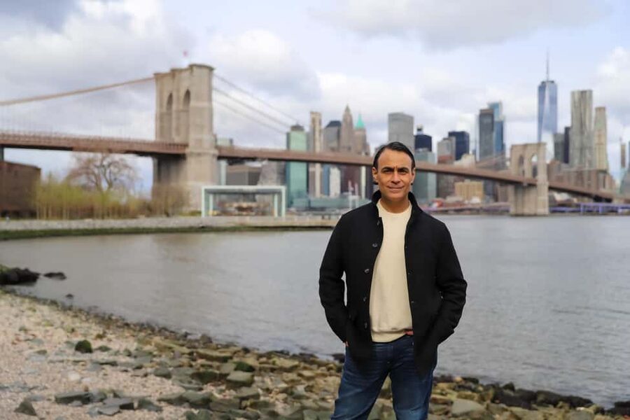 New York: 1-hour Photoshoot in Iconic Locations - Walking, weather, and crowd realities in NYC