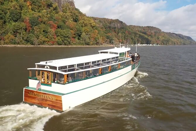 New York Afternoon Fall Foliage Cruise with Lunch - Columbia University from the water