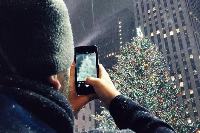 New York Christmas Holiday Small-Group Walking Tour - Rockefeller Center and the Christmas tree photo moment