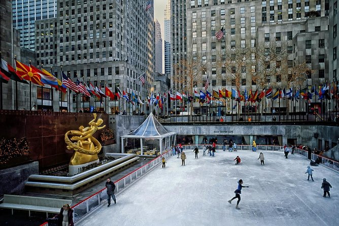 New York Christmas Holiday Small-Group Walking Tour - How the guide helps you survive holiday crowds