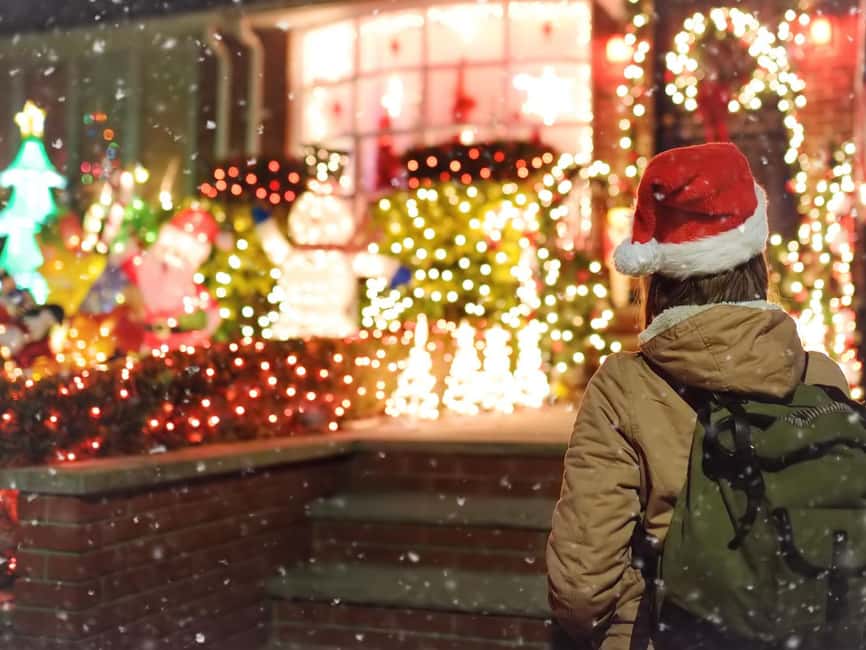 New York Christmas Lights Tour by BUS - Walking the illuminated blocks in Dyker Heights, plus time to take photos