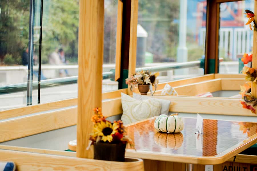 New York City: Afternoon Fall Foliage Lunch Cruise - How the boat experience works: salon comfort and deck views
