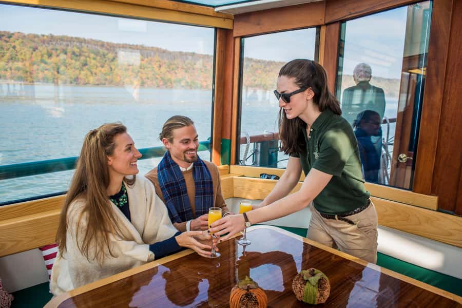 New York City: Afternoon Fall Foliage Lunch Cruise - Small group size, big comfort payoff